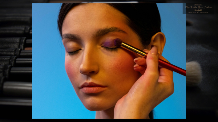 Benefits of Hiring a Make-up Artist in Pune